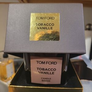 Tom Ford Tobacco Vanille Candle - Elegant Black and Gold Design